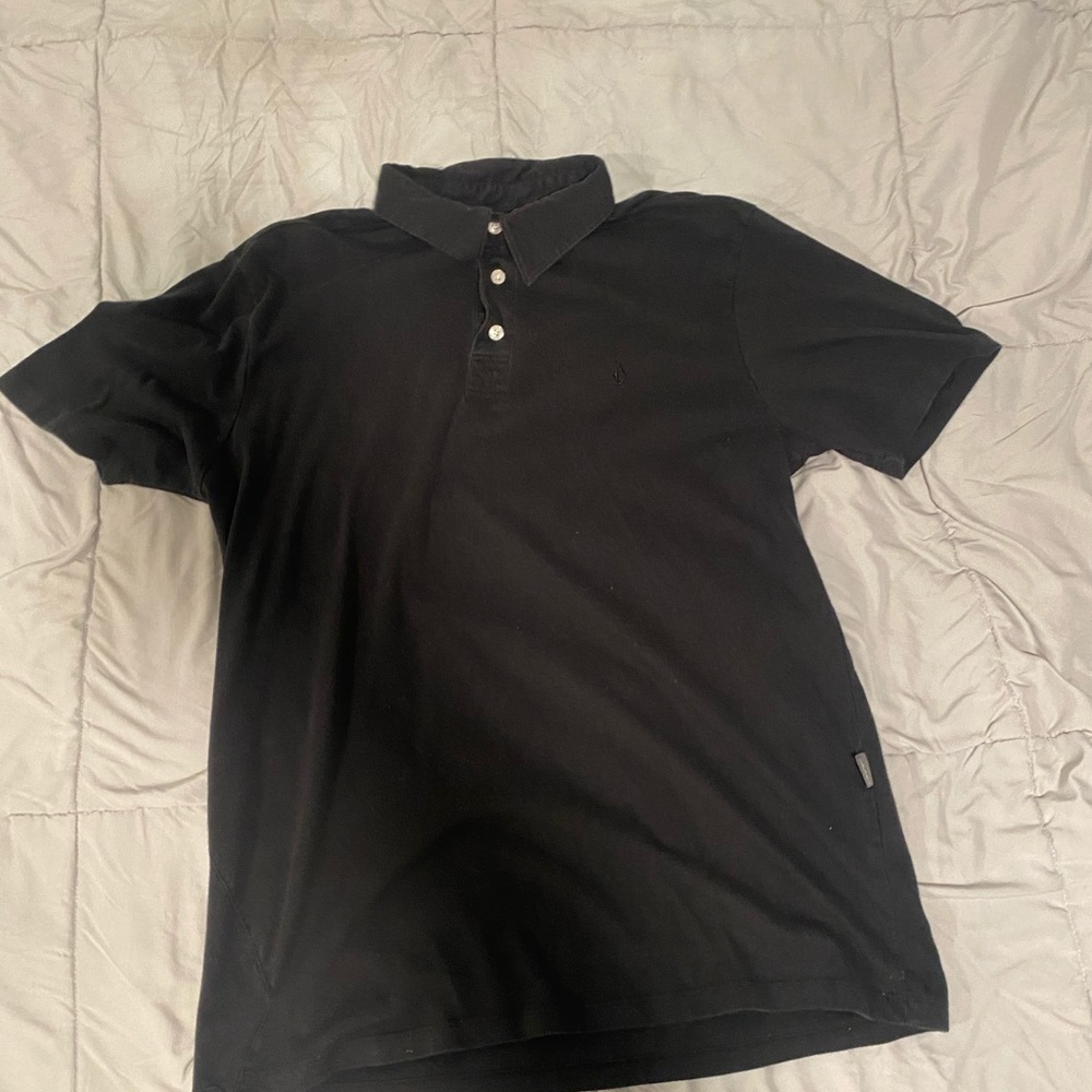 black volcom t-shirt